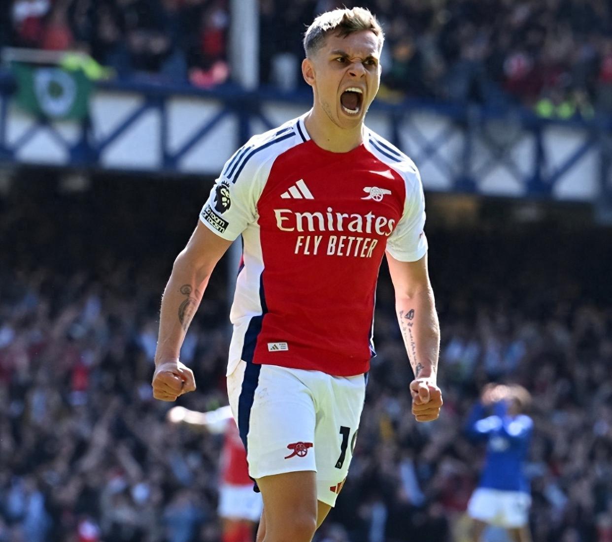 爆冷！东契奇42+7+8，比赛还未结束，老詹走入场内一把抱住德罗赞