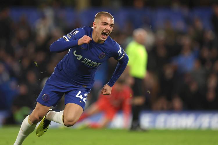 阿坎吉：为球队服务最重要；最想要队友的能力？泽林斯基的技术（阿坎吉：团队利益优先；若可选择队友特质，我想要泽林斯基的技术）