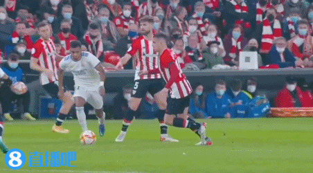 湖人浓眉哥篮下统治力助球队获胜（浓眉禁区称王，助湖人拿下胜利）