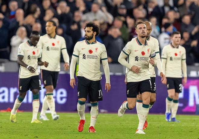 追梦将比肩库里，成为唯二代表勇士出战900场常规赛的球员（追梦将与库里并肩，成勇士队史仅两位常规赛出战900场的球员）