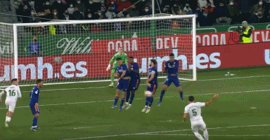 记者：于帕与拜仁的续约仍在谈判中，有可能在年底前做出决定（记者透露：拜仁与于帕续约谈判推进，或将于年底前定案）